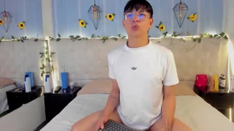 ale_aurarashi online show from October 13, 7:20 pm