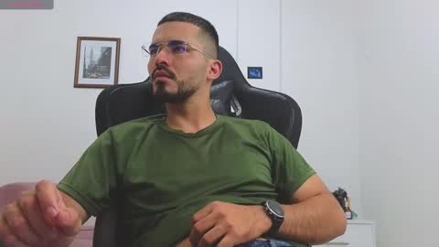 alejandroo_7 online show from November 19, 7:58 pm