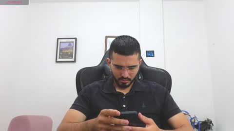 alejandroo_7 online show from December 18, 6:37 pm