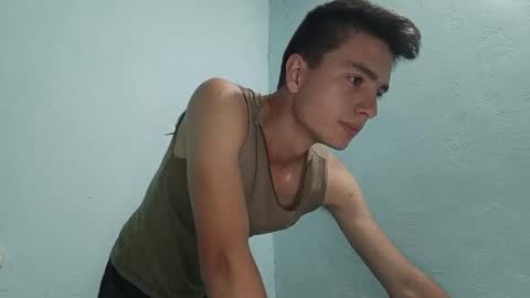 Snapshot of aleo_011 chatting on December 18, 2:21 am Alejandro online show from December 18, 2:21 am