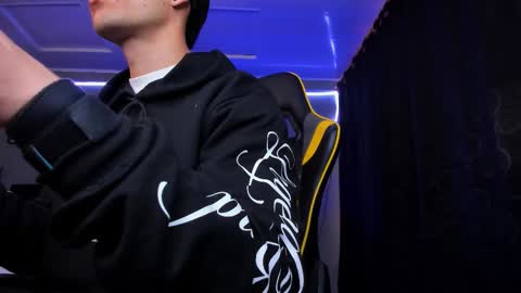 alexgiraldo__ online show from December 3, 11:49 am