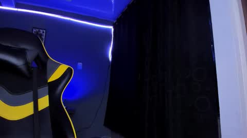 alexgiraldo__ online show from October 28, 3:31 am