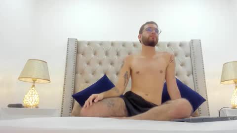 alexo klenner  online show from January 15, 9:06 pm