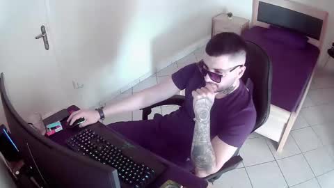 alexthepro00 online show from June 2, 12:06 pm