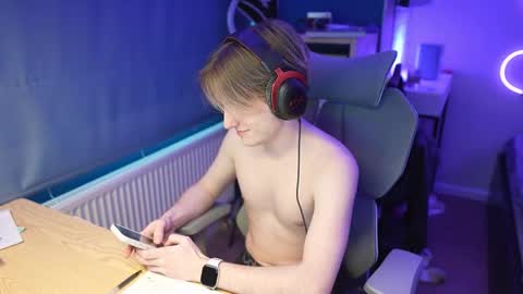 Alexycutie online show from March 20, 1:15 pm