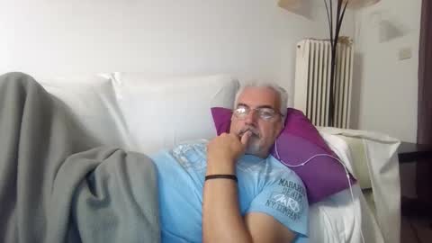 I wanna cum online show from October 7, 12:04 am