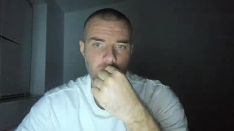 alfiesolomons87 online show from December 18, 8:14 pm