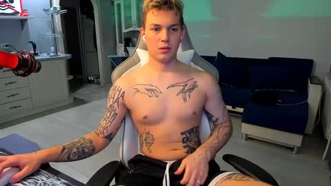 Nikita7Prinz7 online show from February 1, 1:02 am