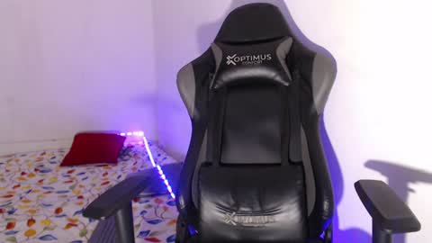 Alid 17 online show from December 13, 1:26 am