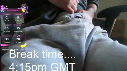 Snapshot of an4y8ot chatting on October 22, 2:32 pm A online show from October 22, 2:32 pm