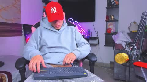 andrees_s online show from October 24, 1:18 am