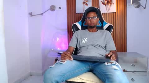 andres_kor online show from December 5, 11:38 am