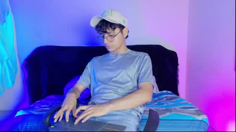 andres online show from June 1, 12:00 am
