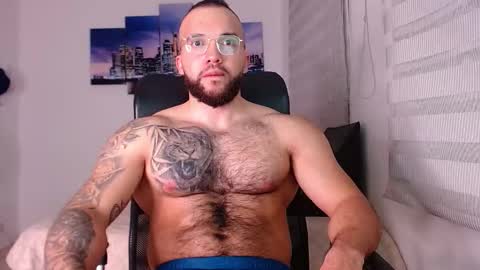 andrew_holden__ online show from December 3, 11:44 pm