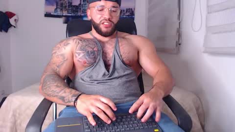 Snapshot of andrew_holden__ chatting on September 23, 12:21 am andrew_holden__ online show from September 23, 12:21 am