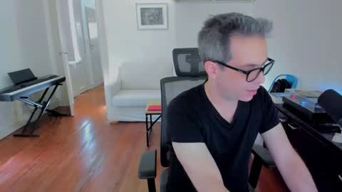 Andrew online show from December 5, 2:00 pm