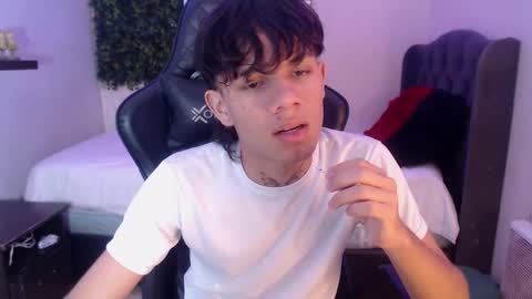 andy_dan1 online show from February 26, 1:41 pm