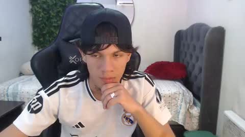 andy_dan1 online show from January 14, 12:35 pm