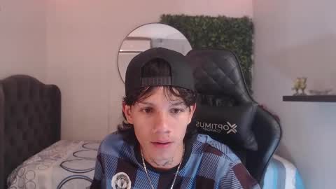 andy_dan1 online show from December 10, 3:01 pm