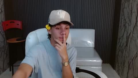 andy_dan1 online show from October 23, 3:37 pm