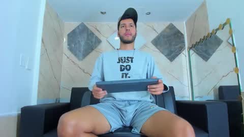 angel_villareal_ online show from February 1, 4:55 am