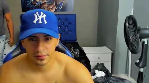 Snapshot of angelandchris chatting on October 21, 12:30 pm Angel And Cris online show from October 21, 12:30 pm