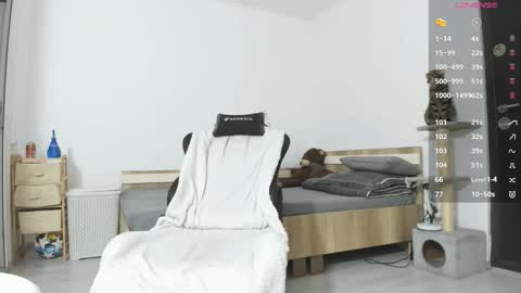 Frankie  online show from November 13, 7:40 pm