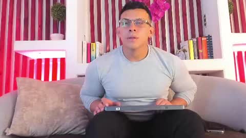 angell_rodriguez online show from June 15, 4:37 am