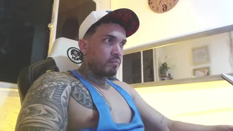 angellatino0 online show from February 25, 5:19 am