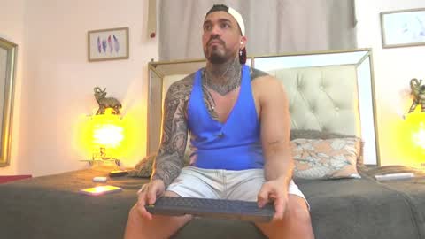 angellatino0 online show from December 23, 9:29 pm