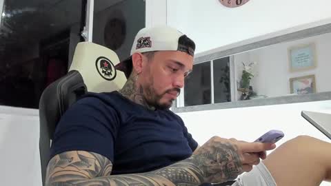 angellatino0 online show from January 1, 9:07 am