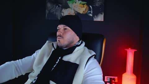 BlackWolf online show from December 9, 9:17 am