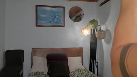 Snapshot of angelx_fox chatting on December 27, 12:18 am Angel Fox online show from December 27, 12:18 am