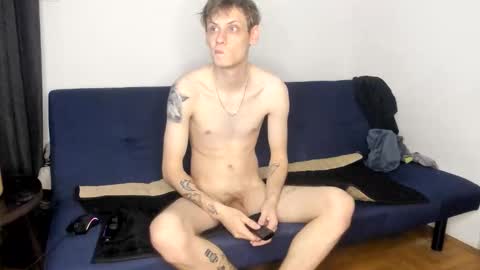 Snapshot of annonimsick chatting on October 22, 5:16 pm online show from October 22, 5:16 pm