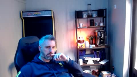 anonymousblokeuk online show from November 4, 11:22 am