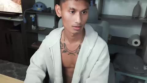 Snapshot of antgoldenboy chatting on October 29, 11:40 pm Anthonyxx online show from October 29, 11:40 pm