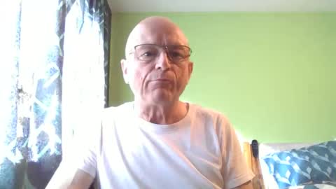 Snapshot of antmatt2025 chatting on October 27, 10:17 am antmatt2025 online show from October 27, 10:17 am