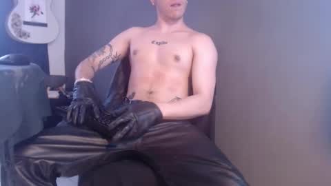 antonnello_ online show from February 4, 3:07 pm