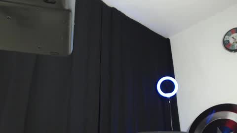 Instagram miguelangel1802  online show from February 2, 2:27 am