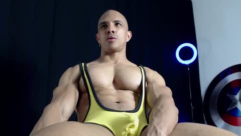 Instagram miguelangel1802  online show from February 19, 2:44 am