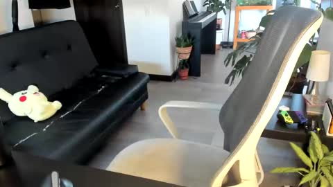 T. online show from March 19, 2:09 pm