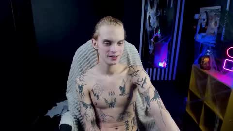 Snapshot of archiehali chatting on October 23, 9:29 pm archiehali online show from October 23, 9:29 pm