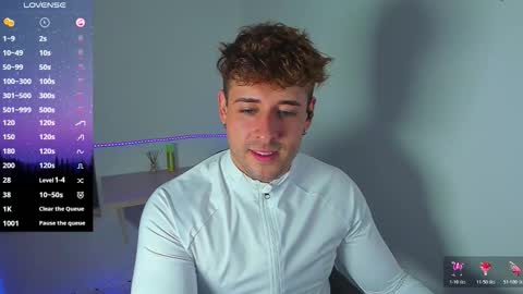 Snapshot of ares_blue chatting on October 24, 1:46 pm ares blue online show from October 24, 1:46 pm