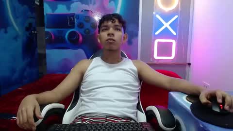 aron_hot11 online show from May 5, 2:46 am