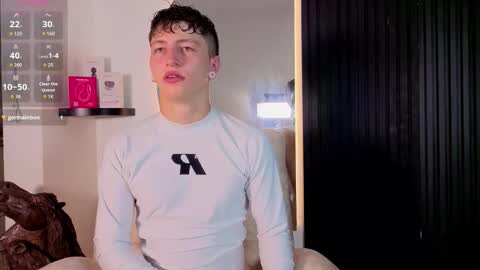 Snapshot of aron_tay chatting on October 30, 3:08 am  your aron  online show from October 30, 3:08 am