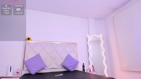 Snapshot of aron_tay chatting on December 21, 3:25 am  your aron  online show from December 21, 3:25 am