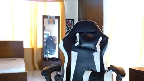 aronmiller online show from December 22, 3:31 pm