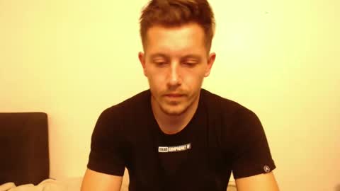 arromwilliam90 online show from December 8, 9:24 am