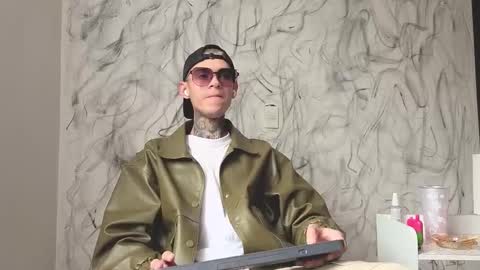   online show from October 14, 1:40 pm