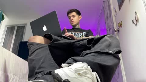   online show from December 5, 10:23 am